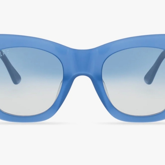 DIFF Sunglasses Mirrored Lens Baby Blue - Picture 3 of 7